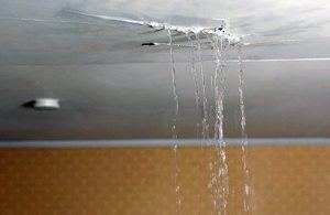 bons réflexes à adopter pour la fuite d’eau de plafond