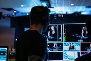 man in black crew neck t-shirt standing in front of people